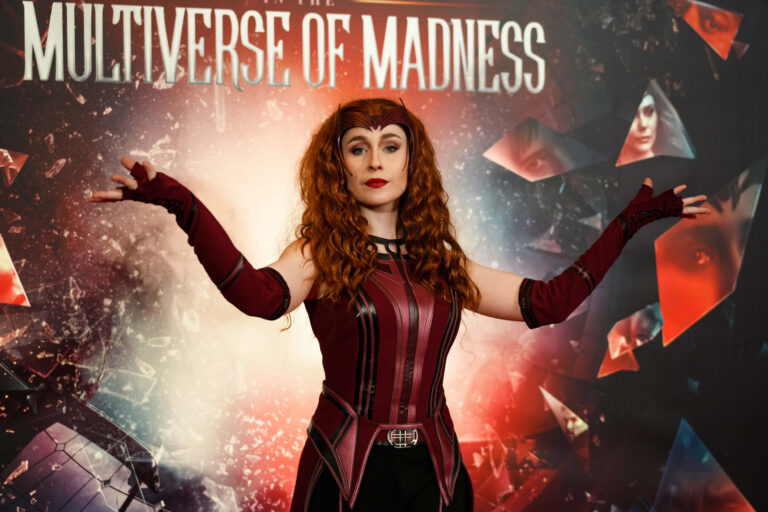 Unusual Scarlet Witch video clip described: How an unfamiliar person ‘teleports’ down the road